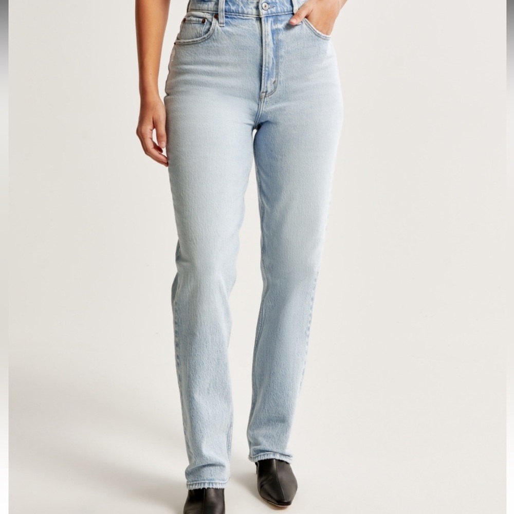 A&F Curve Love Ultra High Rise 90s Straight Jean